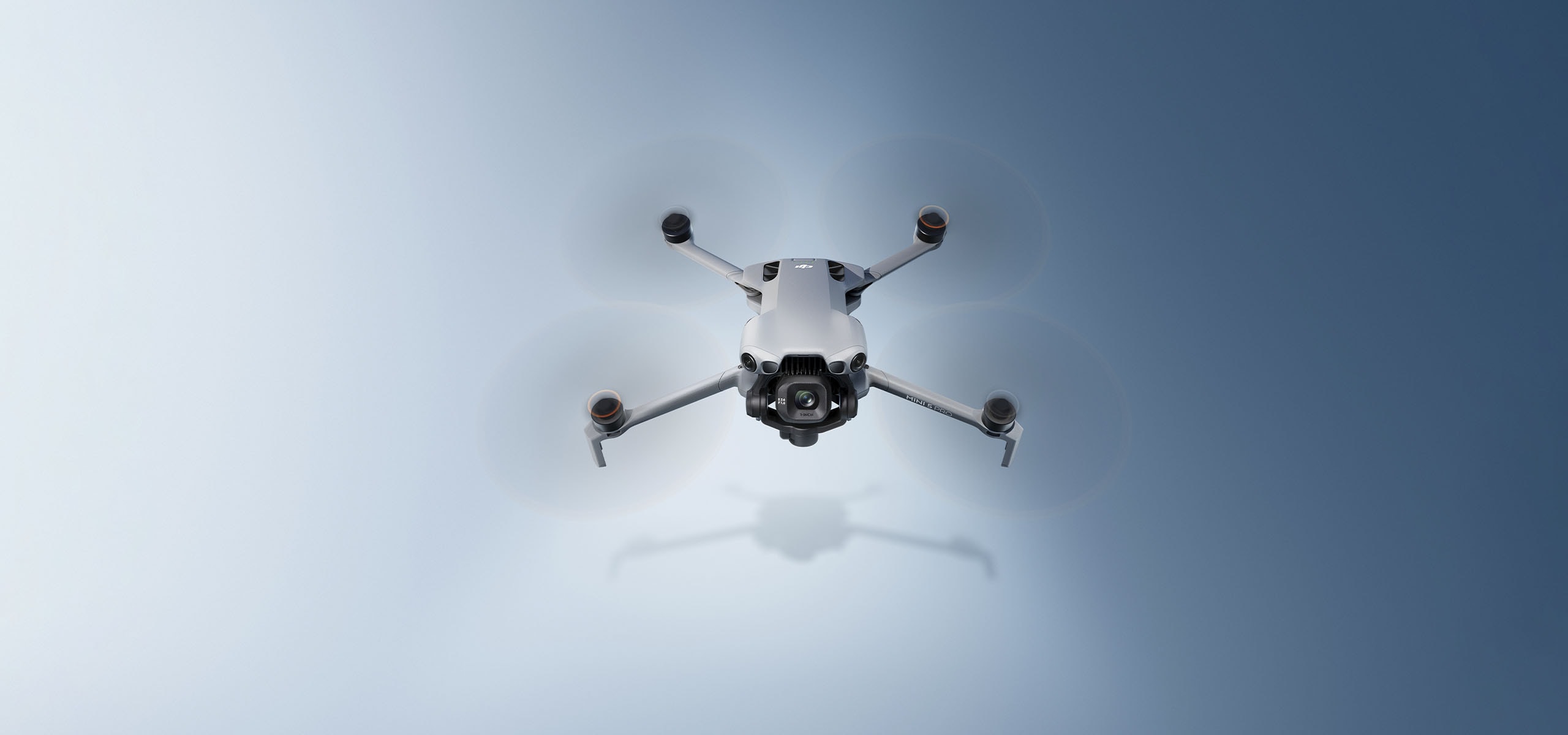 DJI Mini 5 Pro в полёте