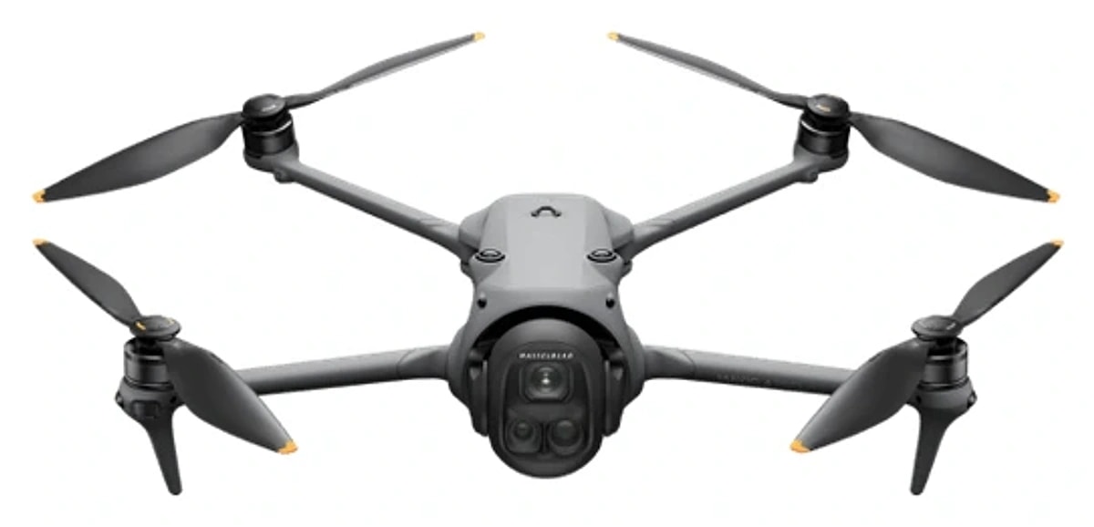 DJI Mavic 4 Pro — вид спереди